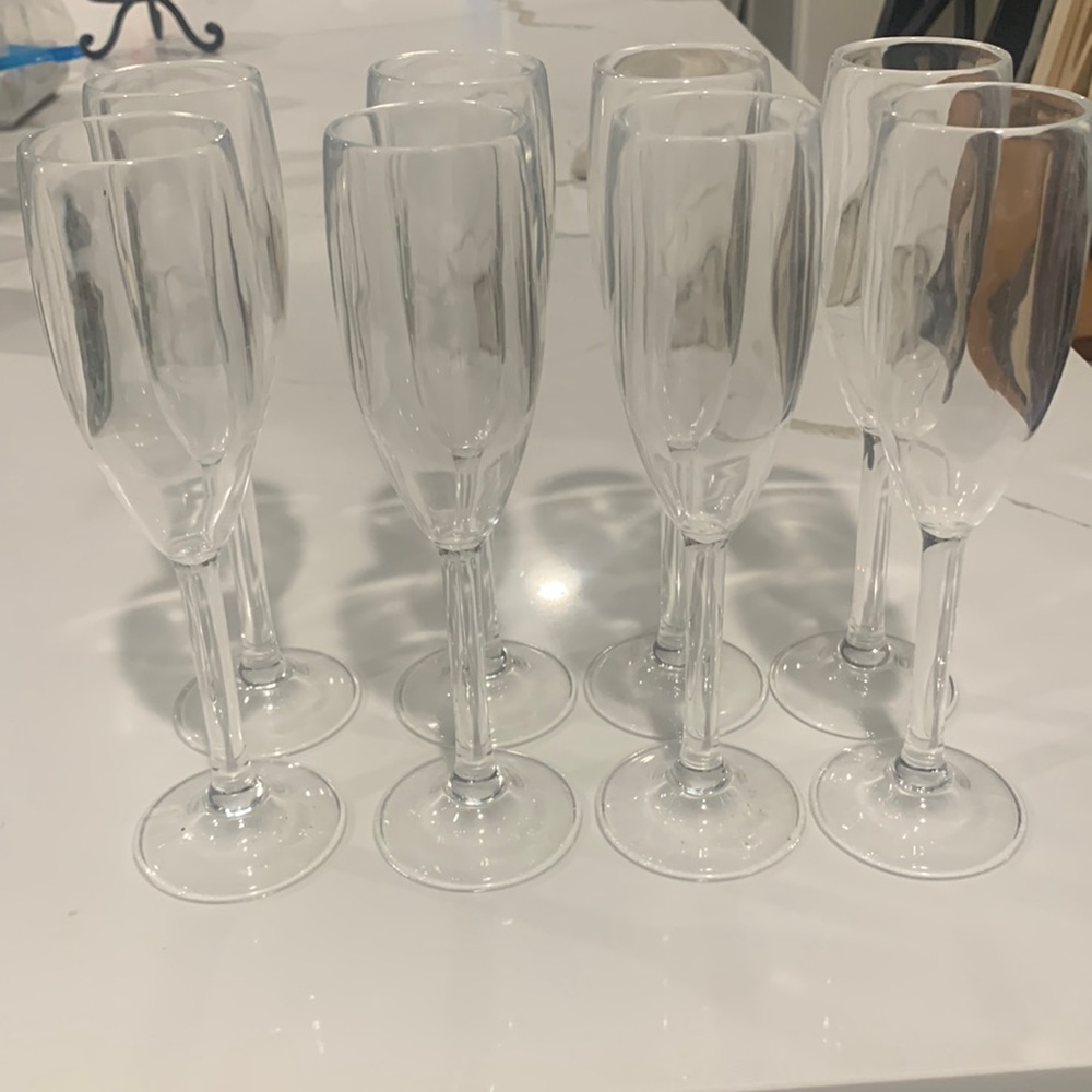 8 plastic Champagne Glasses MINT Condition!